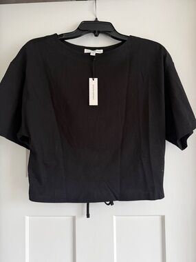 Banana republic cropped key hole tee shirt